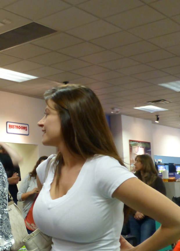 Urban Twitter creepshots - Chance encounters caught on camera!