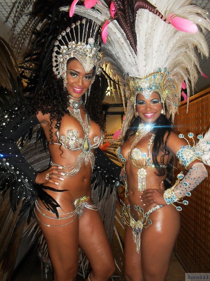 Enjoy Hourglass Bodies Of Latina Divas On Carnival 75