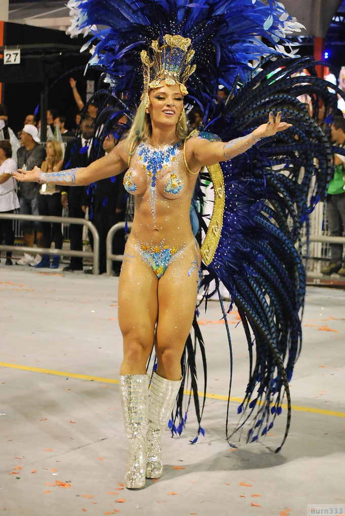 Enjoy Hourglass Bodies Of Latina Divas On Carnival 83